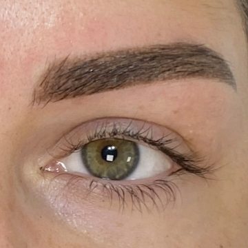 sourcils poudrés